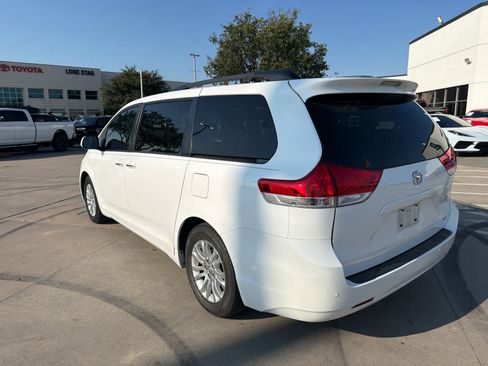 Used 2014 Toyota Sienna XLE FWD image 3