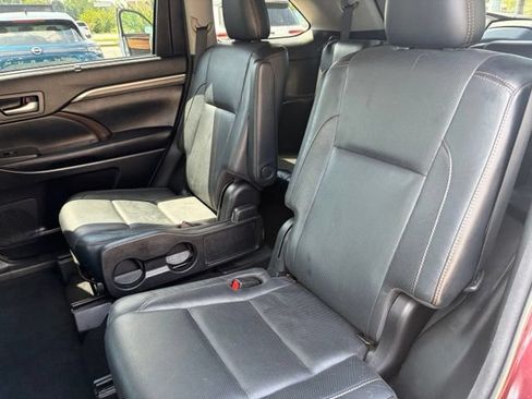 Used 2018 Toyota Highlander Limited Platinum AWD/4WD image 29