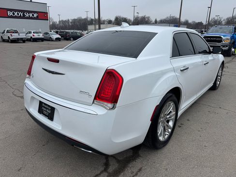 Used 2016 Chrysler 300 C image 3