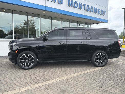 Used 2022 Chevrolet Suburban RST w/ Luxury Package AWD/4WD image 2