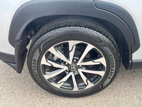 Used 2024 Toyota Corolla Cross XLE w/ Convenience Package image 40