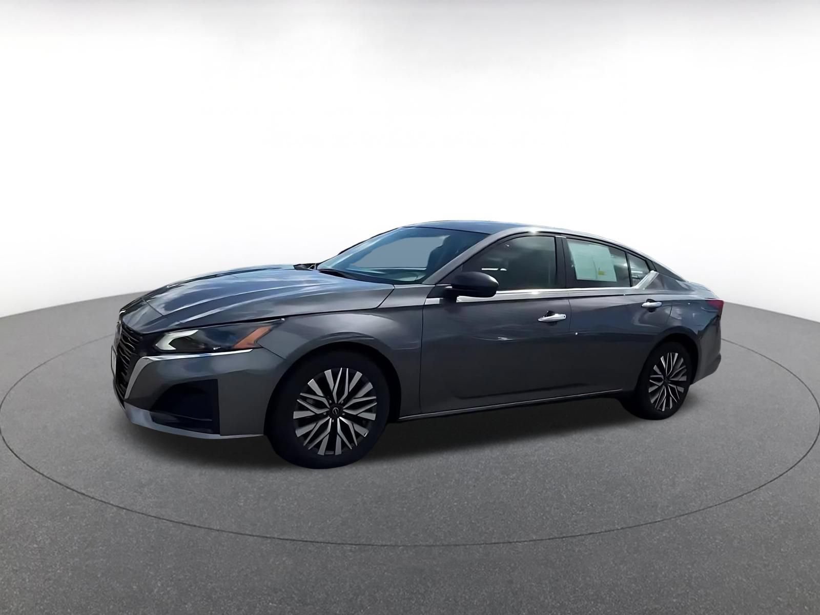 Used 2025 Nissan Altima 2.5 SV FWD image 7