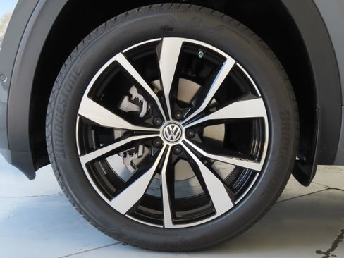 New 2026 Volkswagen Atlas Cross Sport SEL Premium R-Line AWD/4WD image 28