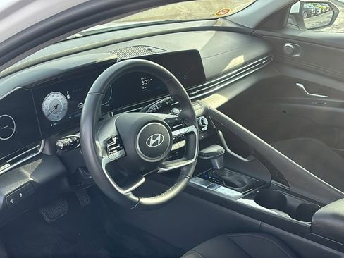 Used 2025 Hyundai Elantra SEL image 23