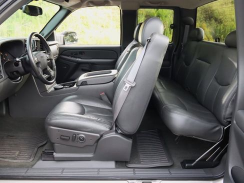 Used 2004 GMC Sierra 3500 SLT w/ Heavy-Duty Power Package image 33