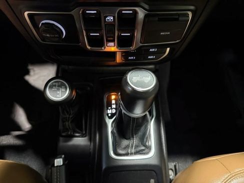 Used 2022 Jeep Wrangler Unlimited Sahara w/ Cold Weather Group AWD/4WD image 25