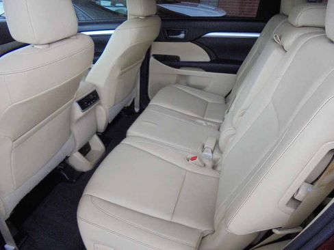 Used 2014 Toyota Highlander XLE FWD image 9