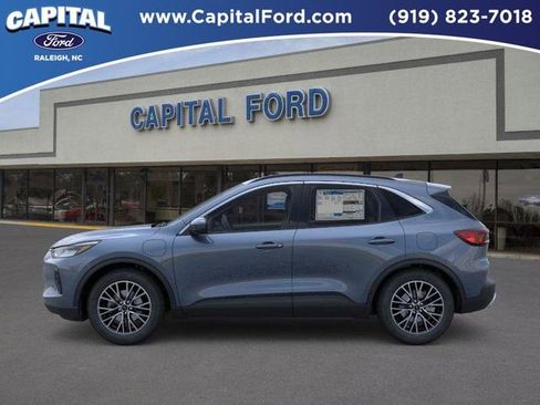 New 2026 Ford Escape SE image 3