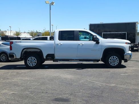 Used 2025 Chevrolet Silverado 2500 LT w/ Convenience Package AWD/4WD image 9