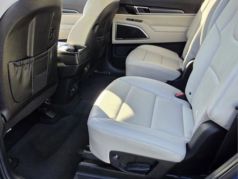 Used 2024 Kia Telluride S FWD image 27