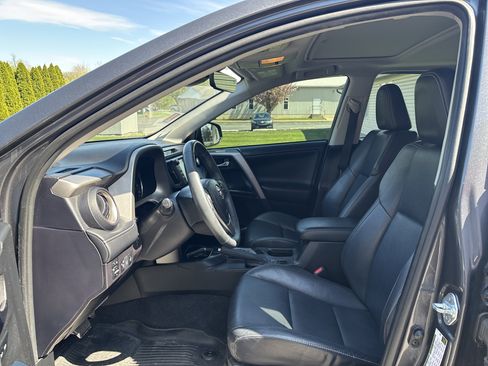 Used 2017 Toyota RAV4 Limited w/ Carpet Mat Package FWD image 16