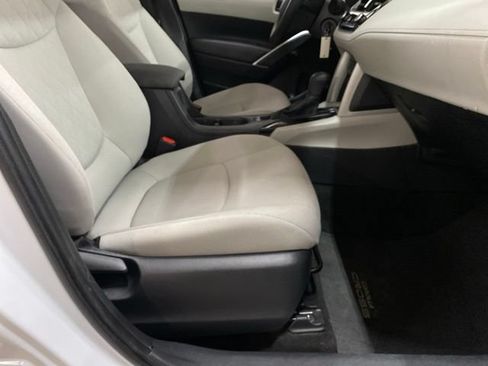 Used 2024 Toyota Corolla Cross L FWD image 74