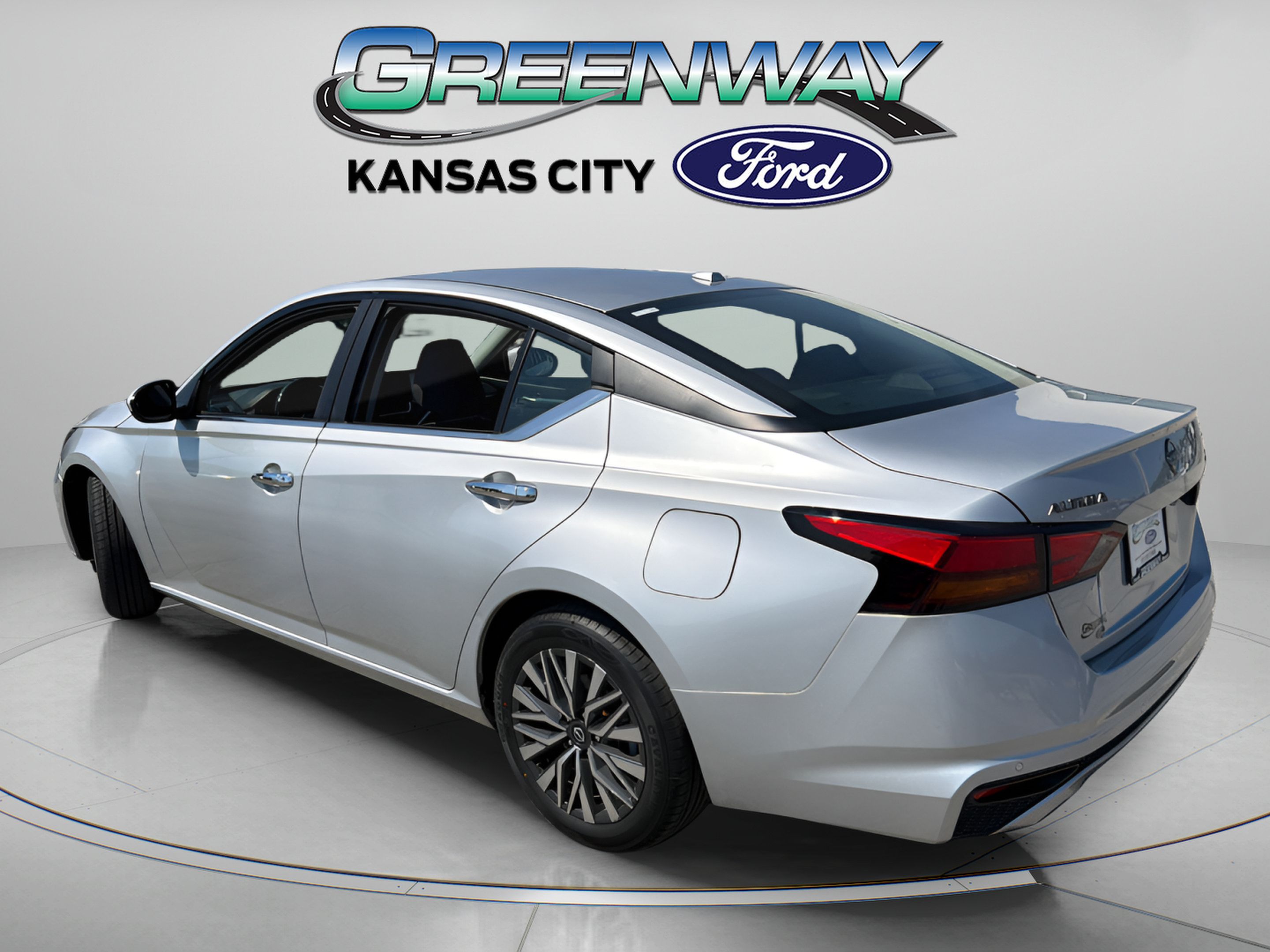 Used 2023 Nissan Altima 2.5 SV w/ SV Premium Package FWD image 6