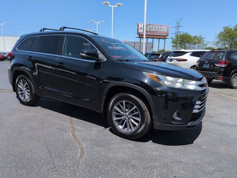 Used 2018 Toyota Highlander XLE AWD/4WD image 7