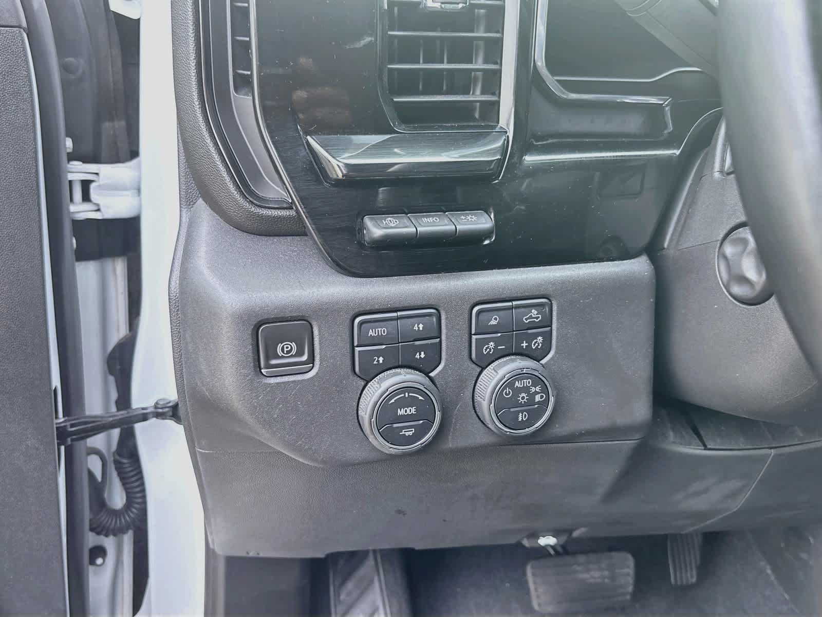 Used 2023 Chevrolet Silverado 1500 ZR2 w/ Technology Package AWD/4WD image 10