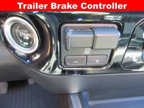 Used 2024 Chevrolet Silverado 2500 LT AWD/4WD image 19