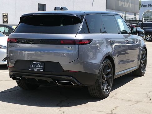 Used 2023 Land Rover Range Rover Sport SE AWD/4WD image 2