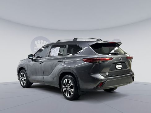 Used 2023 Toyota Highlander XLE FWD image 18
