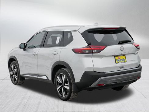 Used 2023 Nissan Rogue SL image 5