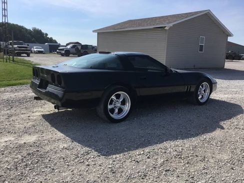 Used 1987 Chevrolet Corvette Coupe RWD image 3