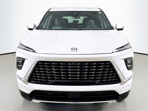 Used 2025 Buick Enclave Avenir image 2