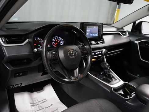 Used 2019 Toyota RAV4 XLE FWD image 11