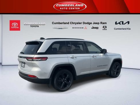 Used 2023 Jeep Grand Cherokee Altitude image 8