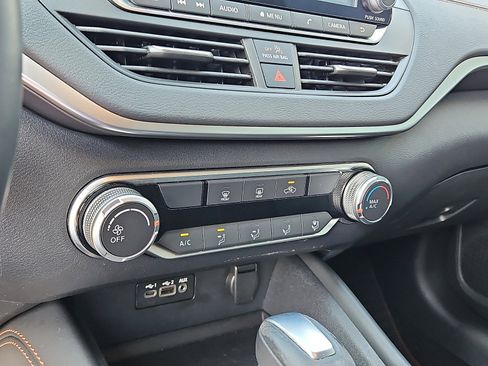 Used 2020 Nissan Altima 2.5 SR FWD image 17