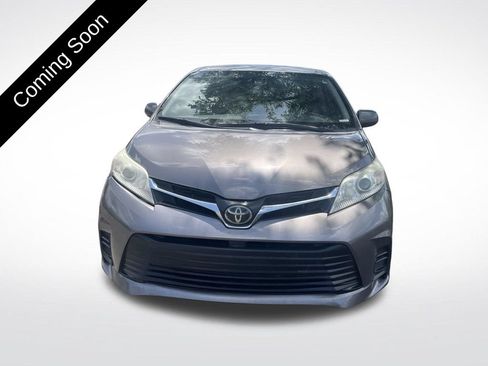 Used 2020 Toyota Sienna LE FWD image 2