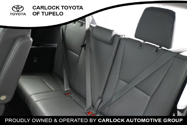 Used 2023 Toyota Highlander XLE FWD image 16