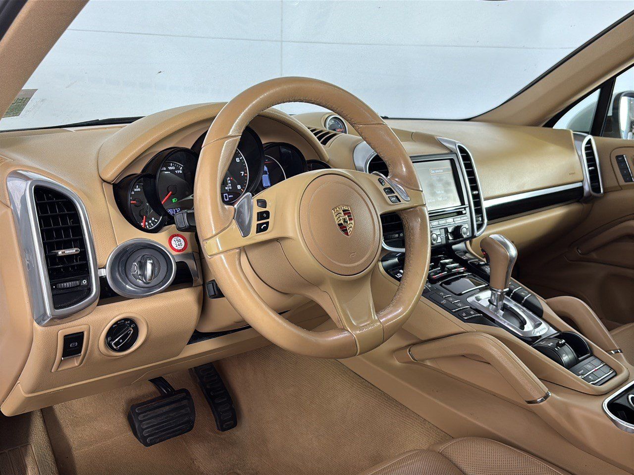 Used 2014 Porsche Cayenne Platinum Edition AWD/4WD image 4