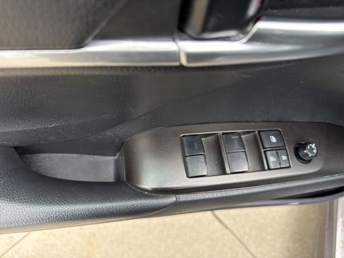 Used 2023 Toyota Camry SE image 19