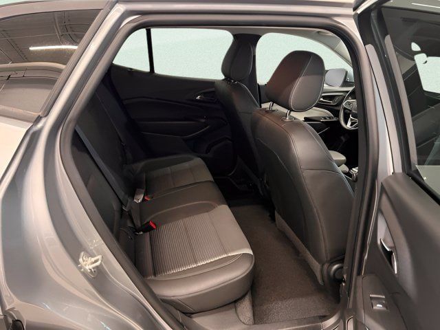 Used 2025 Chevrolet Trax LT w/ LT Convenience Package FWD image 8