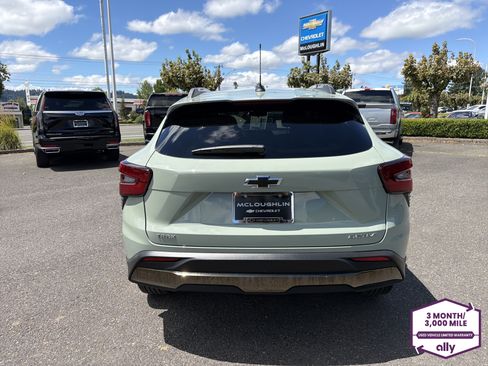 Used 2025 Chevrolet Trax ACTIV w/ Driver Confidence Package FWD image 4
