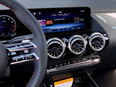 Used 2025 Mercedes-Benz GLA 250 image 8