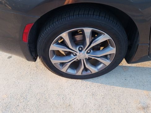 Used 2018 Chrysler Pacifica Limited w/ Tire & Wheel Group image 22