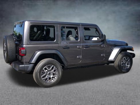 Used 2025 Jeep Wrangler Unlimited Sahara AWD/4WD image 12