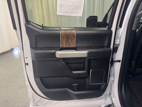 Used 2019 Ford F150 Lariat w/ Equipment Group 502A Luxury AWD/4WD image 30