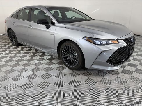 Used 2019 Toyota Avalon XSE image 1