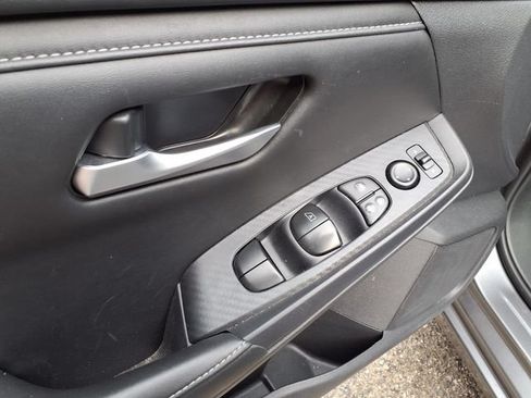 Used 2024 Nissan Sentra SV FWD image 17