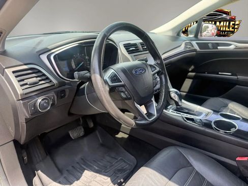Used 2013 Ford Fusion SE FWD image 17