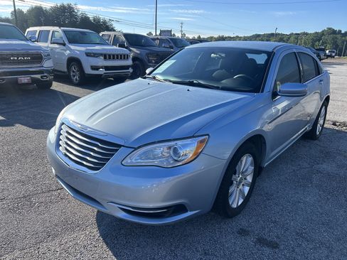 Used 2013 Chrysler 200 Touring FWD image 3