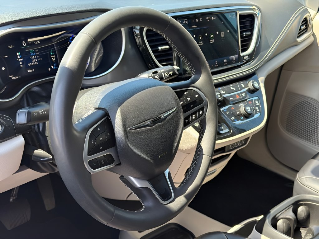 Used 2023 Chrysler Pacifica Touring-L FWD image 18