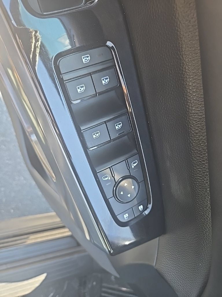 Used 2025 Nissan Pathfinder SL AWD/4WD image 10
