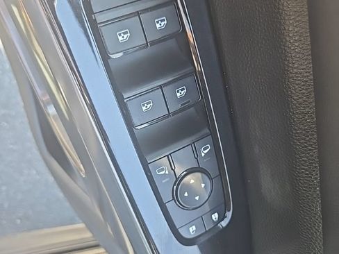 Used 2025 Nissan Pathfinder SL AWD/4WD image 10