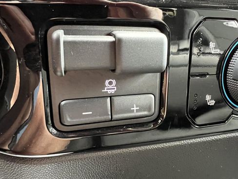 Used 2025 Chevrolet Silverado 1500 LT RWD image 30