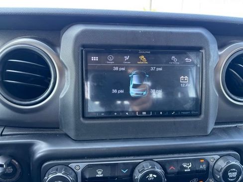 Used 2022 Jeep Gladiator Sport AWD/4WD image 13