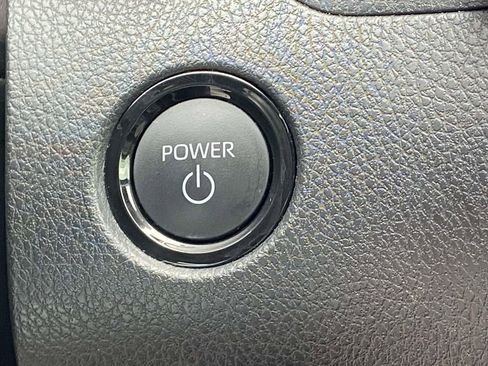 Used 2025 Toyota Camry SE image 31