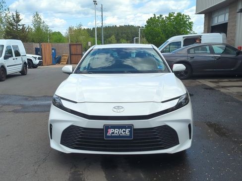 Used 2025 Toyota Camry LE image 2