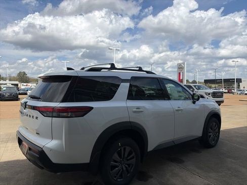 New 2026 Nissan Pathfinder SV image 4